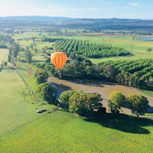 Veranstaltung: Gold Coast Ballooning with Vineyard Breakfast & Return Transfers, Surfers Paradise Aviation Activities in Surfers Paradise