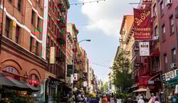 Veranstaltung: New York City Mafia and Local Food Tour led by former NYPD Guides, 302 E 12th St in New York