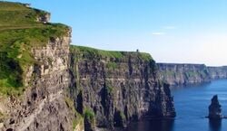 Veranstaltung: Cliffs of Moher, Doolin, Burren & Galway: Day Tour from Dublin, Cliffs of Moher Tours from Dublin in Dublin