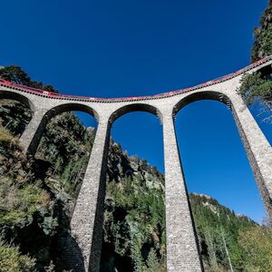 Veranstaltung: Trenino Rosso del Bernina e Treno dei Ghiacciai: Gita di un giorno da Milano, Bernina Express Milan in Milan