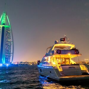 Veranstaltung: Dubai Harbour: 2-Hr Luxury Night Lights Yacht Tour, Dubai Cruises in Dubai