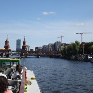 Veranstaltung: Berlin: 2,5-stündige East Side Cruise + Audio Guide, Colosseum Berlin in Berlin