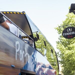 Veranstaltung: Porto: Ônibus hop-on hop-off de 48 horas + visita à adega, Porto Helicopter Tours in Porto