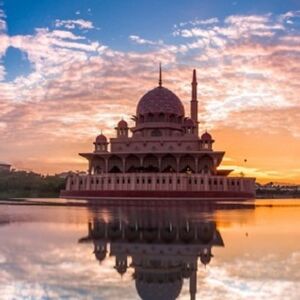 Veranstaltung: Putrajaya: River Cruise with Pink Mosque + Roundtrip Transfer, Masjid Putra in Putrajaya