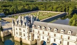 Event: Loire Valley Castles Day Trip from Paris with Wine Tasting, Les Catacombes de Paris in Paris
