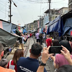 Veranstaltung: From Bangkok: Damnoen Saduak Market & Maeklong Railway: Private Tour + Transfers, Day Trips from Bangkok in Bangkok