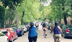 Event: Chicago: Guided Food Tasting + Bike Tour, Chicago Bus Tours in Chicago