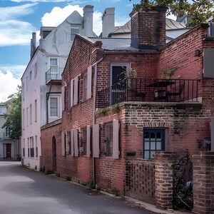 Veranstaltung: Hidden Alleyways and Historic Sites Small-Group Walking Tour, Old Exchange and Provost Dungeon in Charleston