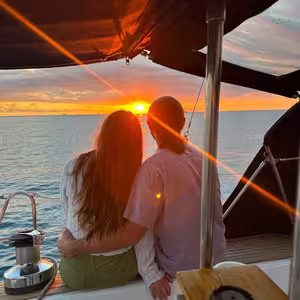Veranstaltung: Waikiki: Day & Sunset Sailing Experience, Sailing Trips in Honolulu in Honolulu
