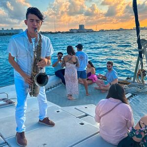 Veranstaltung: Cancún: Crucero en Catamarán al Atardecer Sólo Adultos con Música en Directo y Bebidas, Cancún Water Sports in Cancún