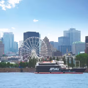 Veranstaltung: Montréal: Sightseeing River Cruise + AURA Experience at Notre-Dame, Montreal Sightseeing Cruises in Montreal
