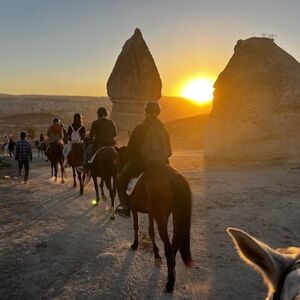 Veranstaltung: Cappadocia: Sunset Horseback Riding Tour, Day Trips from Nevşehir in Nevsehir