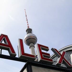 Veranstaltung: Berlin: Die Mauer & die DDR Geführte Tour, Babylon in Berlin