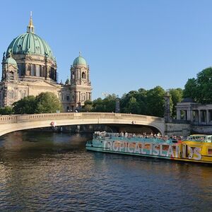 Veranstaltung: Berlin: 2,5-stündige East Side Cruise + Audio Guide, Colosseum Berlin in Berlin