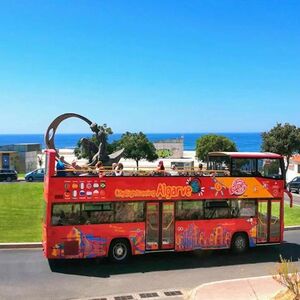 Veranstaltung: City Sightseeing Albufeira: ônibus hop-on hop-off + passeio noturno e passeio a pé, Algarve Boat Tours in Portimão