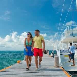 Veranstaltung: Isla Mujeres: Catamarán con snorkel, comida y bebida, Cancún Water Sports in Cancún