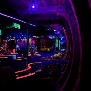 Veranstaltung: Aloha Glow in the Dark Minigolf Amsterdam, Aloha in Amsterdam