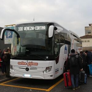 Veranstaltung: Autobus dal parcheggio dell'aeroporto Marco Polo di Venezia a Cortina, Marco Polo Airport Transfers Venice in Venice