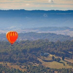 Veranstaltung: Gold Coast Ballooning with Vineyard Breakfast & Return Transfers, Surfers Paradise Aviation Activities in Surfers Paradise