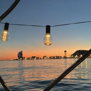 Veranstaltung: Barcelona: Paseo en velero de 2 horas al atardecer con bebidas y aperitivos, Barcelona Boat Trips in Barcelona