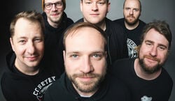 Veranstaltung: 100 Kilo Herz - 100 Kilo Herz - Hallo, Startblock Tour 2025, Club Tante JU in Dresden