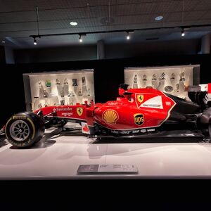 Veranstaltung: Museo Enzo Ferrari + Museo Ferrari di Maranello + Simulatore di F1, Museo Enzo Ferrari in Modena