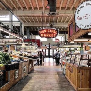 Veranstaltung: 2 Hour Historic Market Food Tour and Hands-On Biscuit Class, The Municipal Market in Atlanta