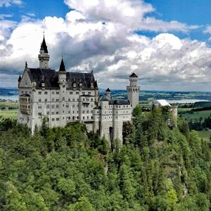 Veranstaltung: Schloss Neuschwanstein: Tickets ohne Anstehen + Führung, Schloss Neuschwanstein / Oberer Schlosshof in Schwangau