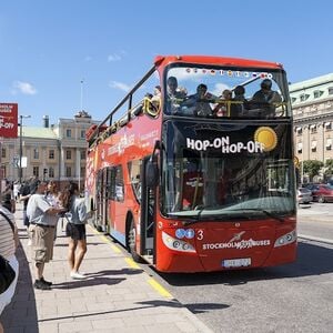 Veranstaltung: Red City Bus Stockholm: Hop-on Hop-off Bus Tour, Wrangel Palace in Stockholm