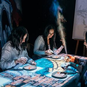 Veranstaltung: Dubai: Seven Paintings Immersive Dining Experience, Food and Drinks Dubai in Dubai