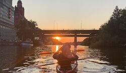 Veranstaltung: Stockholm: Sunset Kayak Tour in City Centre + Swedish Fika, Stockholm Safari in Stockholm