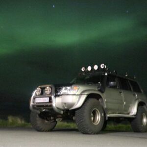 Veranstaltung: Northern Lights: 4-Hr Jeep Ride Tour + Snacks, Northern Lights Tours from Reykjavik in Reykjavík