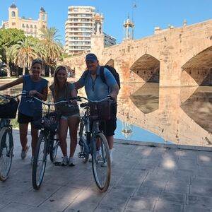 Veranstaltung: València: Visita Guiada Grupo Artes y Ciencias, Valencia Bike Rental in València