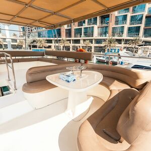 Veranstaltung: Dubai Marina: 58-Ft Yacht Charter - Etosha, Dubai Cruises in Dubai