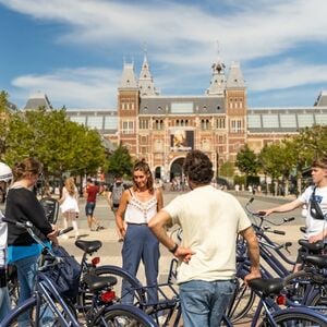 Veranstaltung: Amsterdam: Guided Walking & Biking Tour + 1-Hr Canal Cruise + Lunch, Amsterdam Centraal in amsterdam