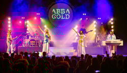 Veranstaltung: ABBA GOLD - The Concert Show - Surprise!, Kugelbake-Halle Cuxhaven in Cuxhaven