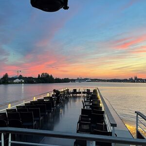 Veranstaltung: Bordeaux : Croisière guidée sur la Garonne avec un verre et un canelé, Bordeaux Day Cruises in Bordeaux