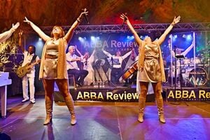 Veranstaltung: Waterloo - The Abba Show - 4 Swedes & Streichquartett, Harzlandhalle in Ilsenburg