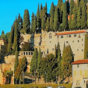 Veranstaltung: Tour guidato di Verona: Storia e gemme nascoste, Tour Verona Hop-on Hop-off in Verona