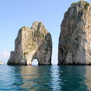 Veranstaltung: Capri: tour in barca + tempo libero sull'isola + viaggio di andata e ritorno da Salerno, Day Trips from Salerno in Salerno