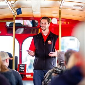 Veranstaltung: Anchorage Trolley's Deluxe City Tour, Visit Anchorage Log Cabin Visitor Information Center in Anchorage