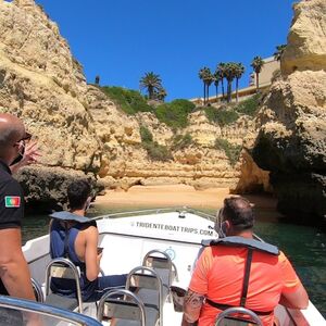 Veranstaltung: Grutas de Benagil: Passeio de barco a partir de Armação de Pera, Benagil Cave in Benagil