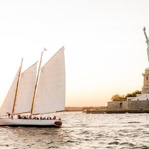 Veranstaltung: New York Icon Photography Tour led by a Local Photographer, 180 Madison Ave in New York