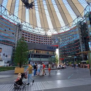 Veranstaltung: Berlin: The Wall Small-Group Guided Tour auf Englisch, Babylon in Berlin