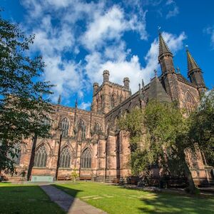 Veranstaltung: Hop-on Hop-off Bus Chester, St John the Baptist's Church in Chester