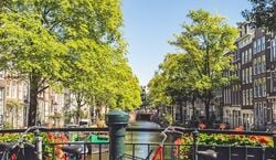 Event: Amsterdam: Guided Walking & Biking Tour + 1-Hr Canal Cruise + Lunch, Dam Square in Amsterdam