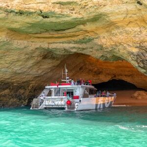 Veranstaltung: Benagil e litoral: Passeio de Catamarã saindo de Albufeira, Albufeira in albufeira