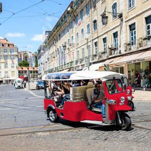 Veranstaltung: Porto: Passeio guiado de Tuk Tuk pela cidade + Cruzeiro, Porto Helicopter Tours in Porto