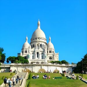 Veranstaltung: Montmartre Hill French Gourmet Food and Wine Tasting Walking Tour, 5 Pl. Blanche in Paris