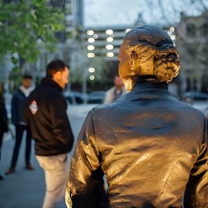 Veranstaltung: Hidden Bars & Creepy Tales: Melbourne Walking Tour, Market Espresso & Trolley Hire in Melbourne